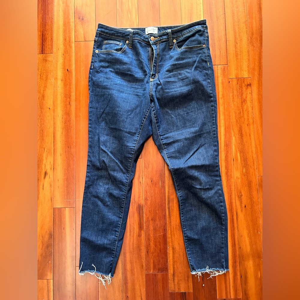 Universal threads High Rise Skinny Frayed Jeans Size 16